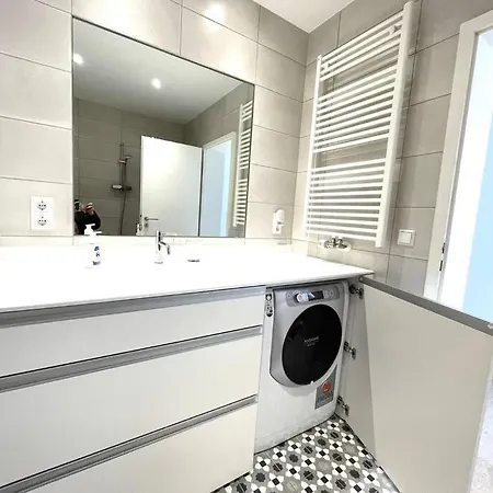 Large 3 Bedrooms Flat In Center With Parking And Terrace-kirchberg F Appartement