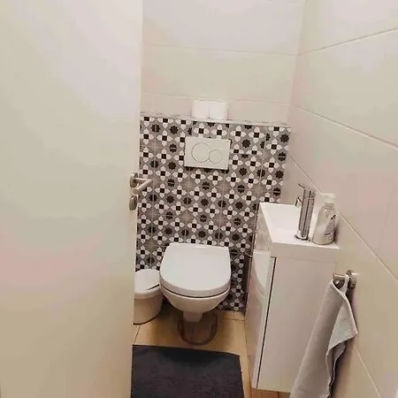 Large 3 Bedrooms Flat In Center With Parking And Terrace-kirchberg F Appartement